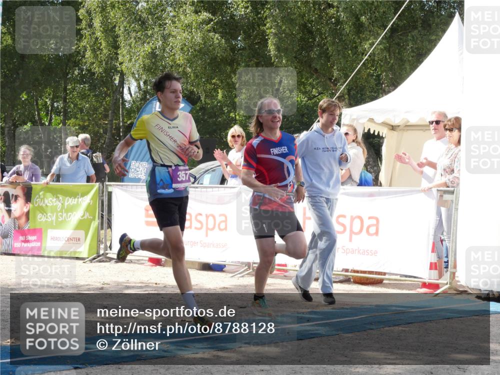 07.09.2025 - 19. Norderstedt Triathlon Zöllner http://msf.ph/oto/8788128 07.09.2025 13:39:26 Ziel 357, 1271 meine-sportfotos.de