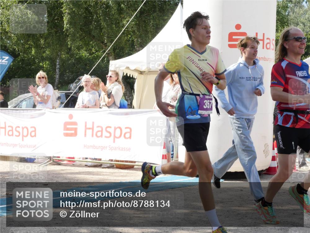 07.09.2025 - 19. Norderstedt Triathlon Zöllner http://msf.ph/oto/8788134 07.09.2025 13:39:26 Ziel 357, 1271 meine-sportfotos.de