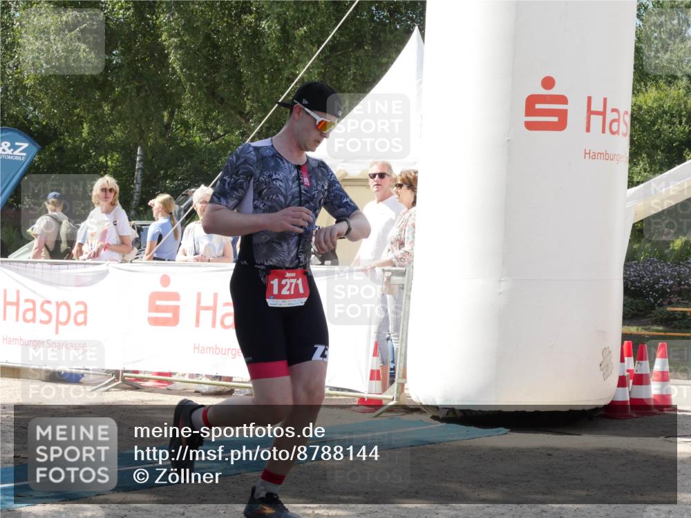 07.09.2025 - 19. Norderstedt Triathlon Zöllner http://msf.ph/oto/8788144 07.09.2025 13:39:30 Ziel 357, 1271 meine-sportfotos.de
