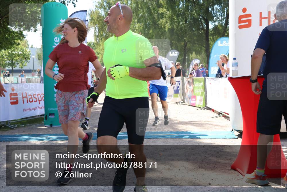 07.09.2025 - 19. Norderstedt Triathlon Zöllner http://msf.ph/oto/8788171 07.09.2025 13:41:07 Ziel 313, 347, 755 meine-sportfotos.de