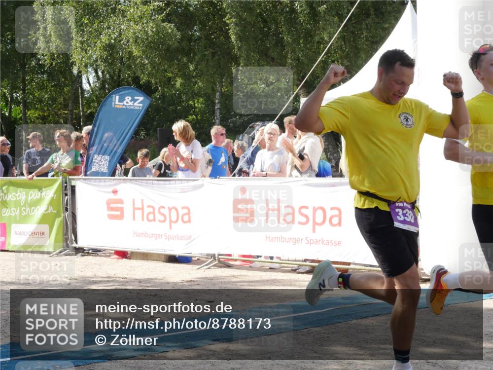 07.09.2025 - 19. Norderstedt Triathlon Zöllner http://msf.ph/oto/8788173 07.09.2025 13:40:04 Ziel 330 meine-sportfotos.de