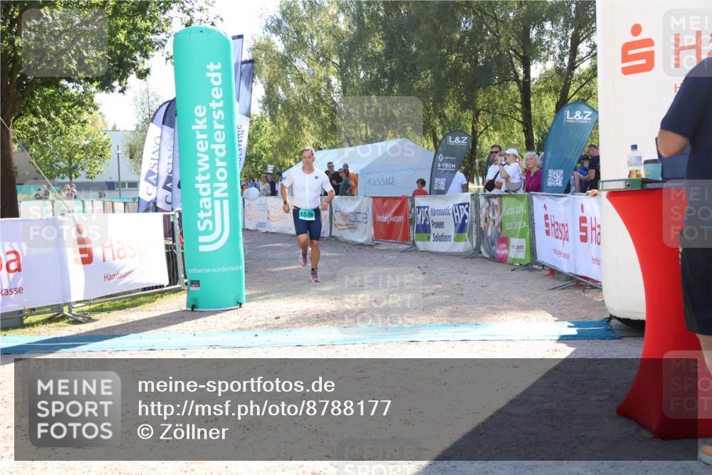 07.09.2025 - 19. Norderstedt Triathlon Zöllner http://msf.ph/oto/8788177 07.09.2025 16:05:35 Ziel 1526 meine-sportfotos.de