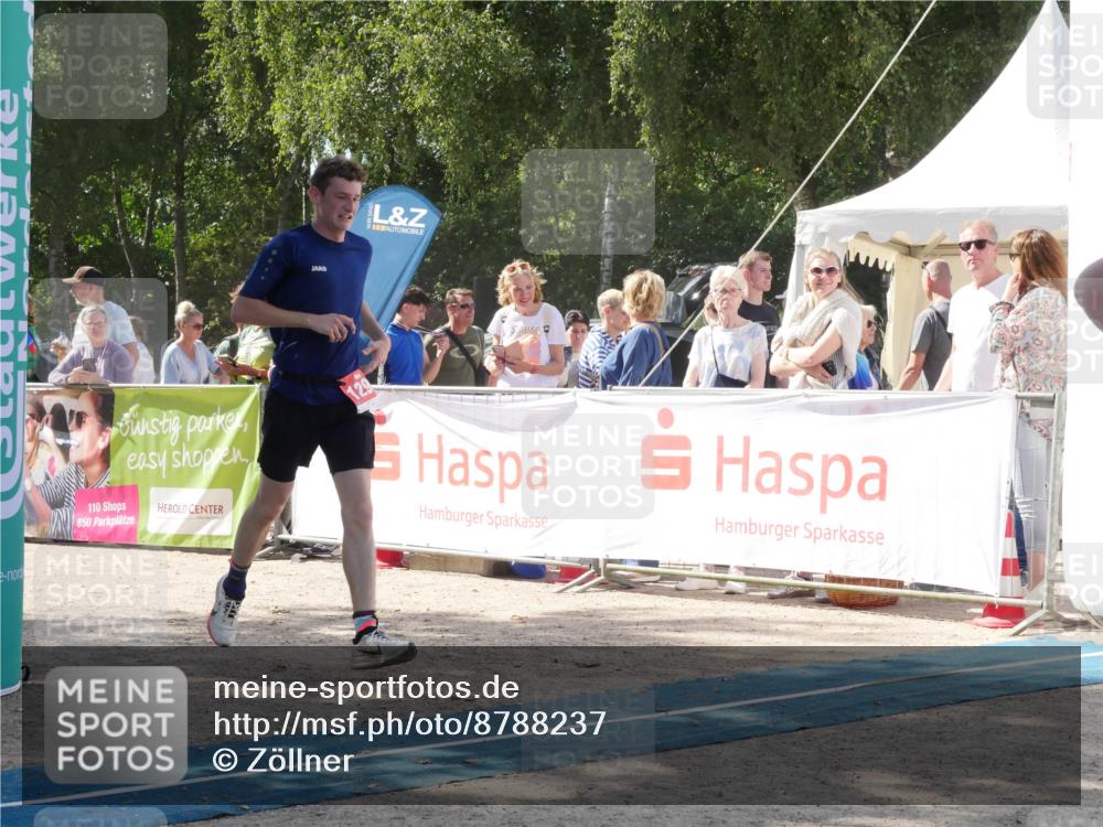 07.09.2025 - 19. Norderstedt Triathlon Zöllner http://msf.ph/oto/8788237 07.09.2025 13:41:27 Ziel 742, 1299 meine-sportfotos.de