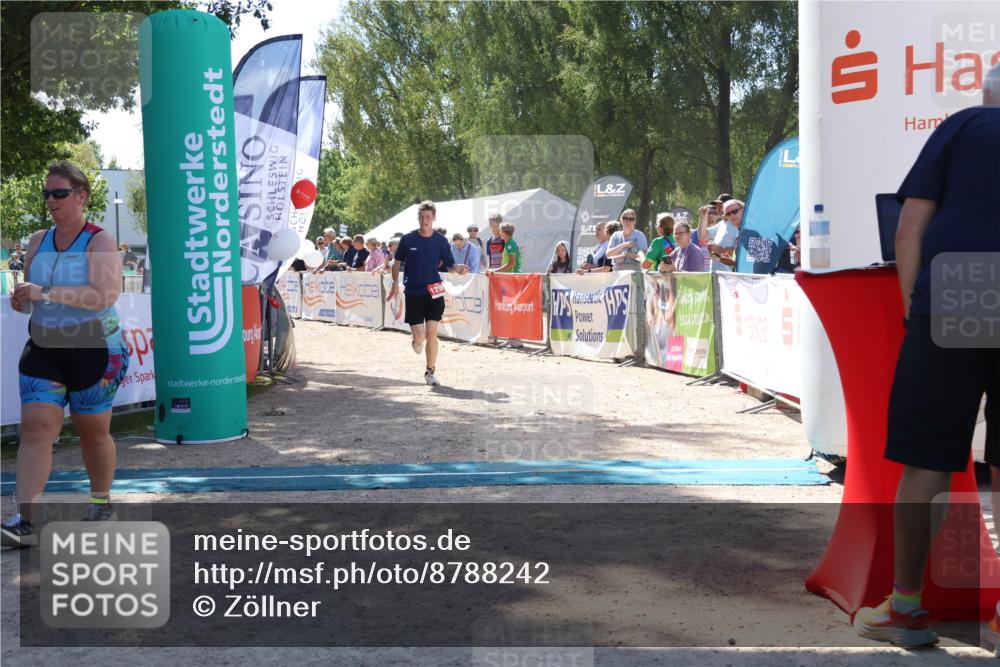 07.09.2025 - 19. Norderstedt Triathlon Zöllner http://msf.ph/oto/8788242 07.09.2025 13:41:24 Ziel 742, 1299 meine-sportfotos.de