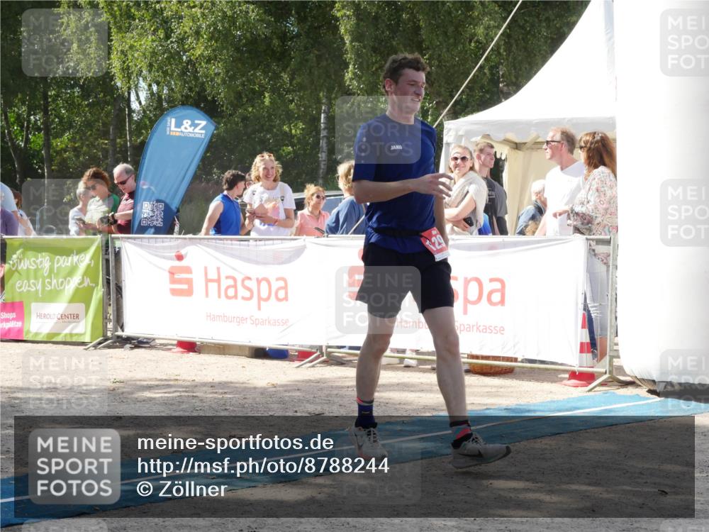 07.09.2025 - 19. Norderstedt Triathlon Zöllner http://msf.ph/oto/8788244 07.09.2025 13:41:28 Ziel 742, 1299 meine-sportfotos.de