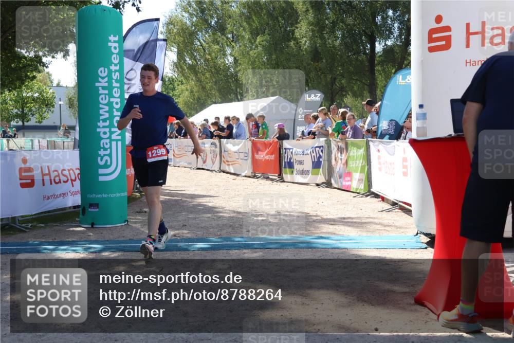 07.09.2025 - 19. Norderstedt Triathlon Zöllner http://msf.ph/oto/8788264 07.09.2025 13:41:26 Ziel 742, 1299 meine-sportfotos.de
