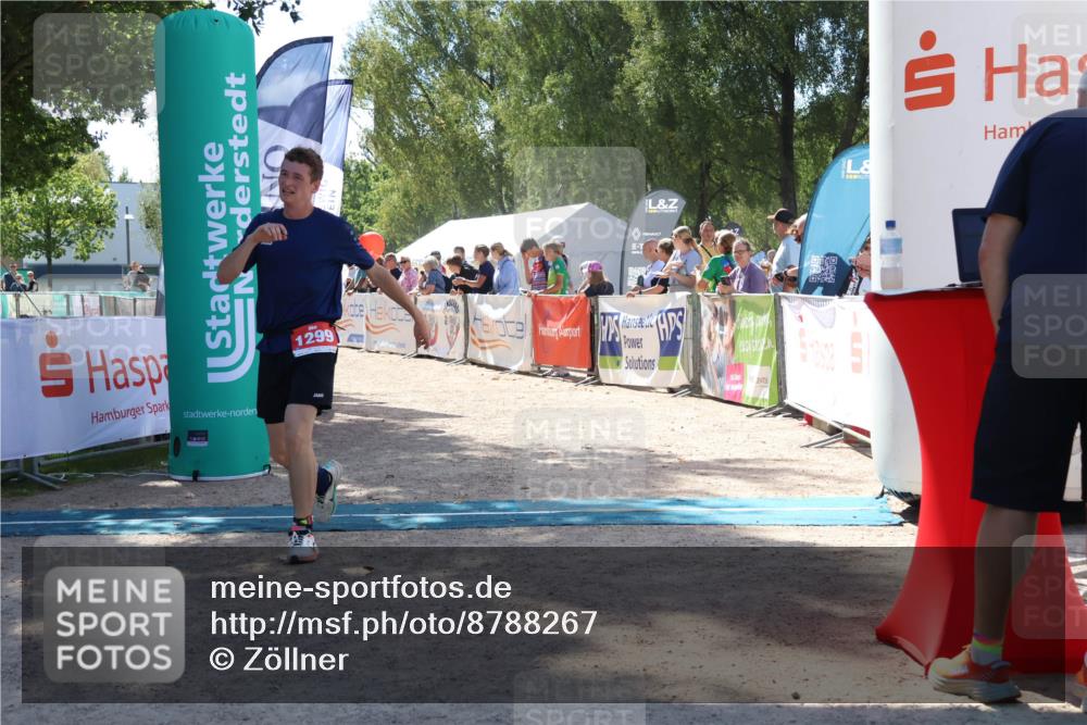 07.09.2025 - 19. Norderstedt Triathlon Zöllner http://msf.ph/oto/8788267 07.09.2025 13:41:26 Ziel 742, 1299 meine-sportfotos.de