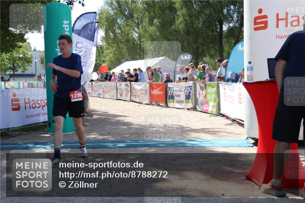 07.09.2025 - 19. Norderstedt Triathlon Zöllner http://msf.ph/oto/8788272 07.09.2025 13:41:27 Ziel 742, 1299 meine-sportfotos.de