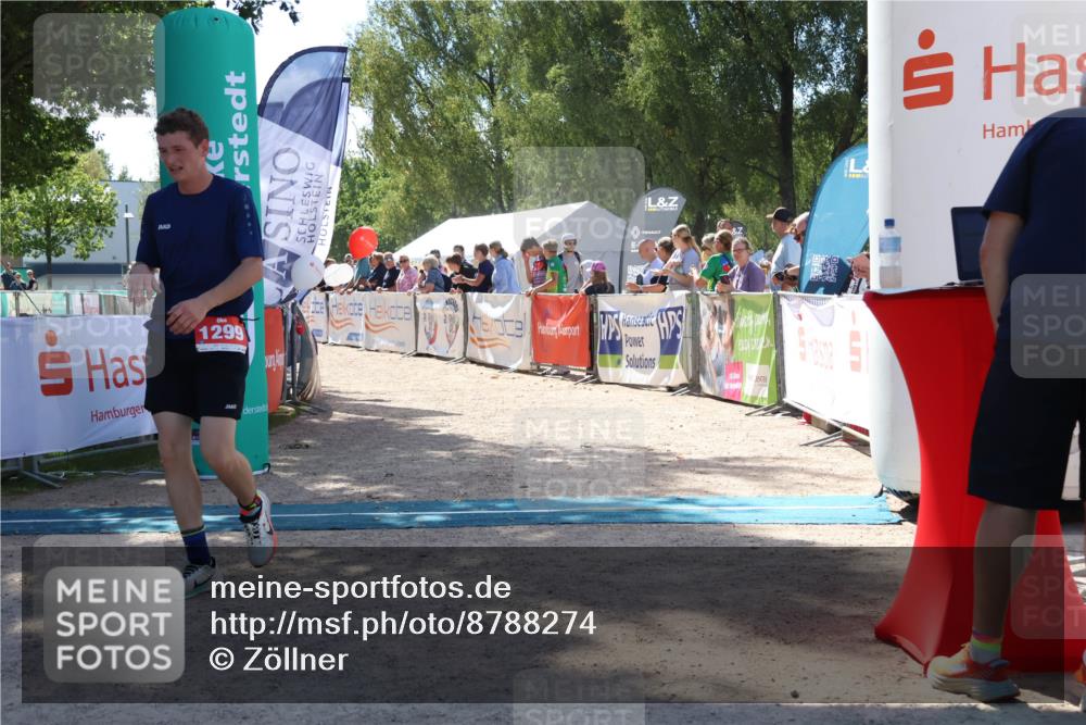 07.09.2025 - 19. Norderstedt Triathlon Zöllner http://msf.ph/oto/8788274 07.09.2025 13:41:27 Ziel 742, 1299 meine-sportfotos.de