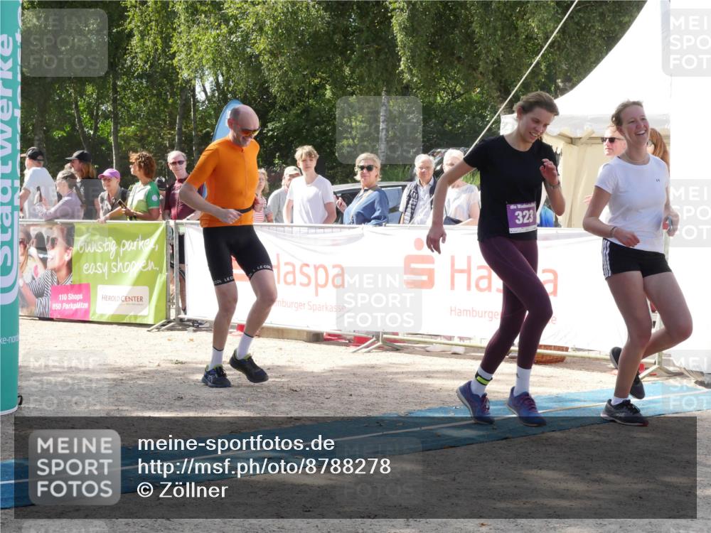 07.09.2025 - 19. Norderstedt Triathlon Zöllner http://msf.ph/oto/8788278 07.09.2025 13:43:28 Ziel 142, 323 meine-sportfotos.de