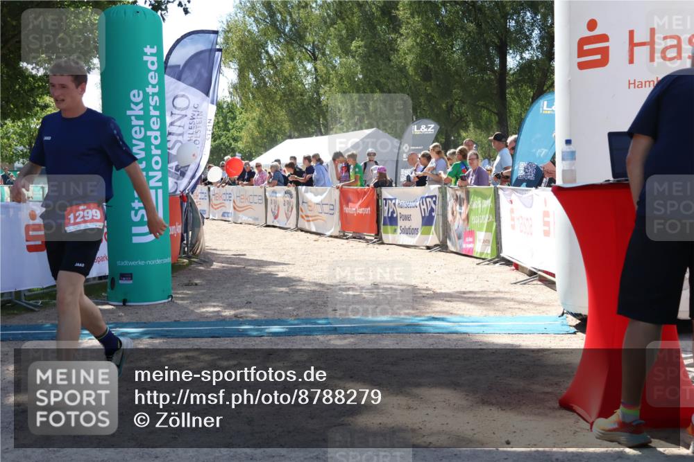 07.09.2025 - 19. Norderstedt Triathlon Zöllner http://msf.ph/oto/8788279 07.09.2025 13:41:27 Ziel 742, 1299 meine-sportfotos.de
