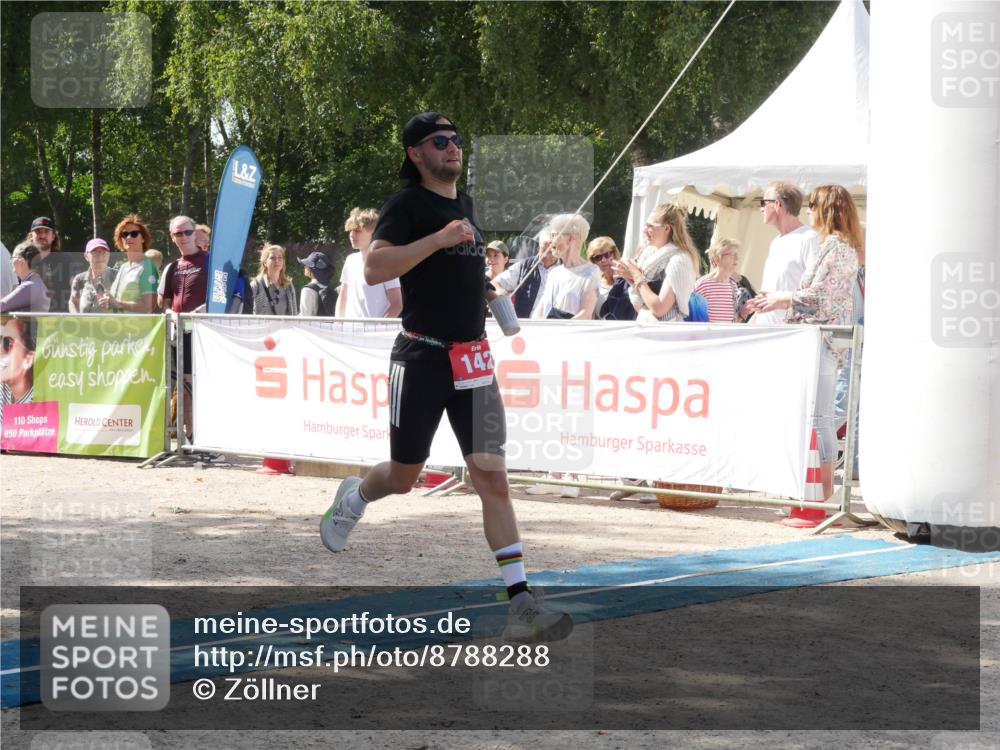 07.09.2025 - 19. Norderstedt Triathlon Zöllner http://msf.ph/oto/8788288 07.09.2025 13:43:33 Ziel 142, 323 meine-sportfotos.de