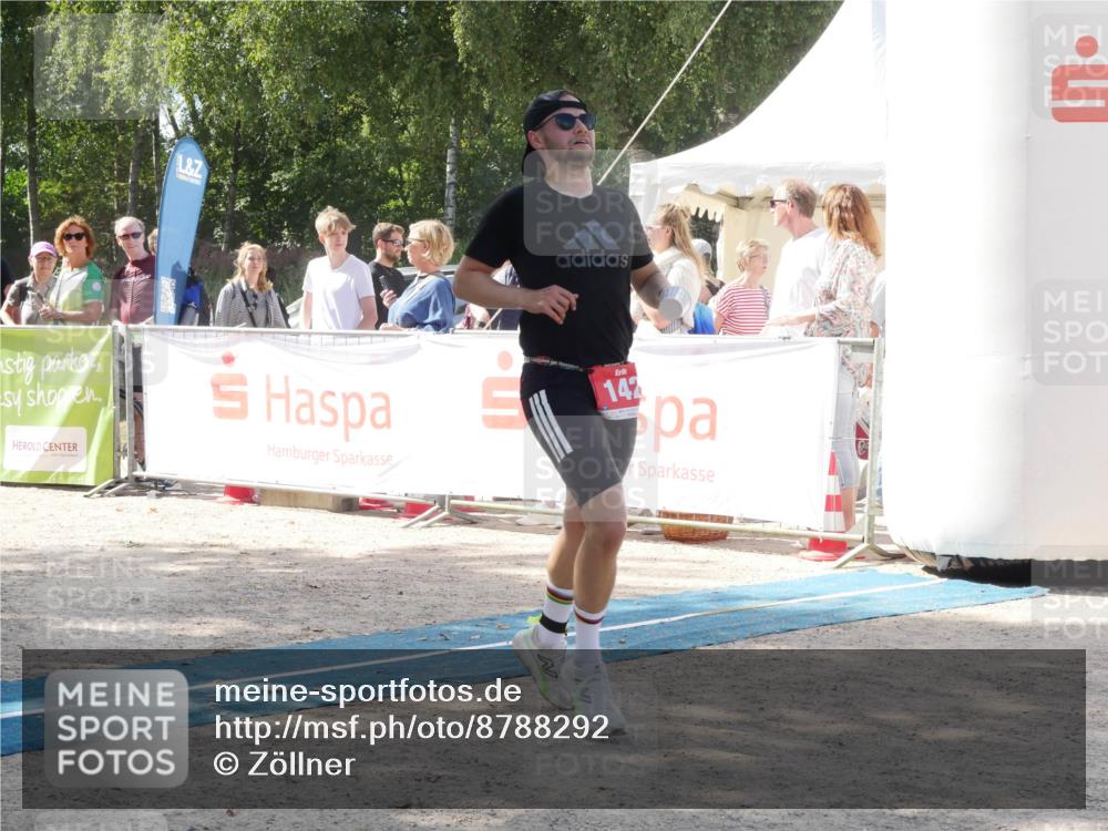 07.09.2025 - 19. Norderstedt Triathlon Zöllner http://msf.ph/oto/8788292 07.09.2025 13:43:33 Ziel 142, 323 meine-sportfotos.de