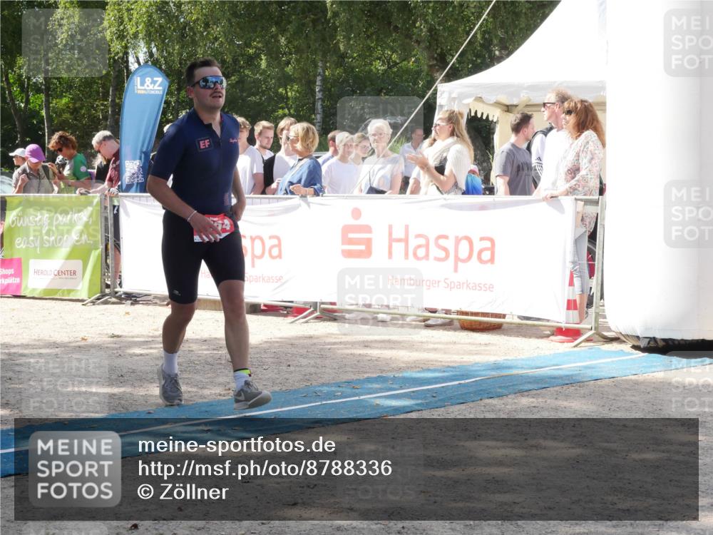 07.09.2025 - 19. Norderstedt Triathlon Zöllner http://msf.ph/oto/8788336 07.09.2025 13:44:16 Ziel 853, 1354 meine-sportfotos.de