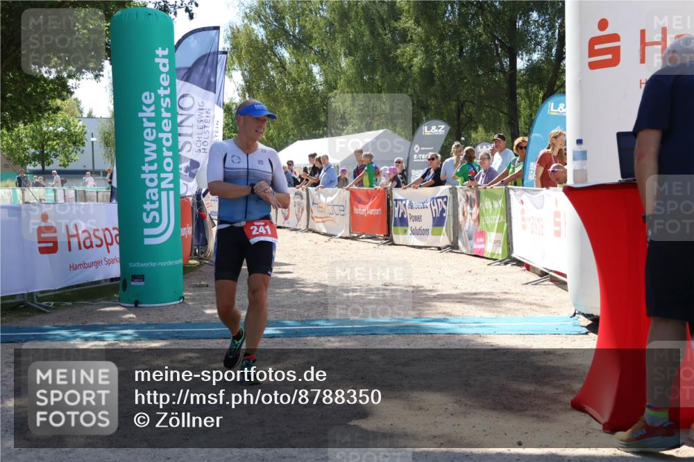 07.09.2025 - 19. Norderstedt Triathlon Zöllner http://msf.ph/oto/8788350 07.09.2025 13:43:03 Ziel 241 meine-sportfotos.de