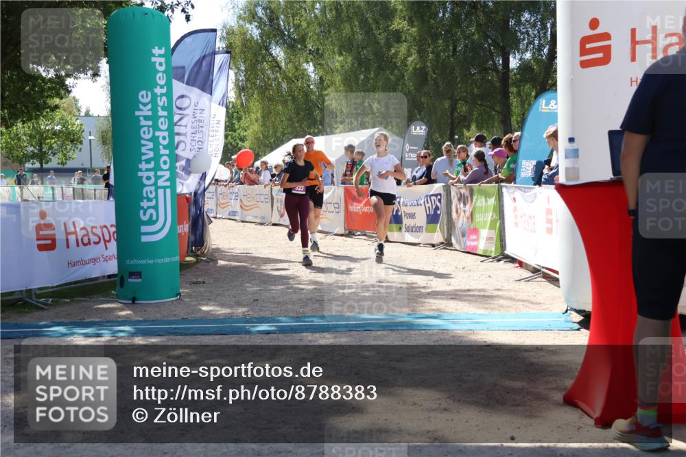 07.09.2025 - 19. Norderstedt Triathlon Zöllner http://msf.ph/oto/8788383 07.09.2025 13:43:25 Ziel 323 meine-sportfotos.de