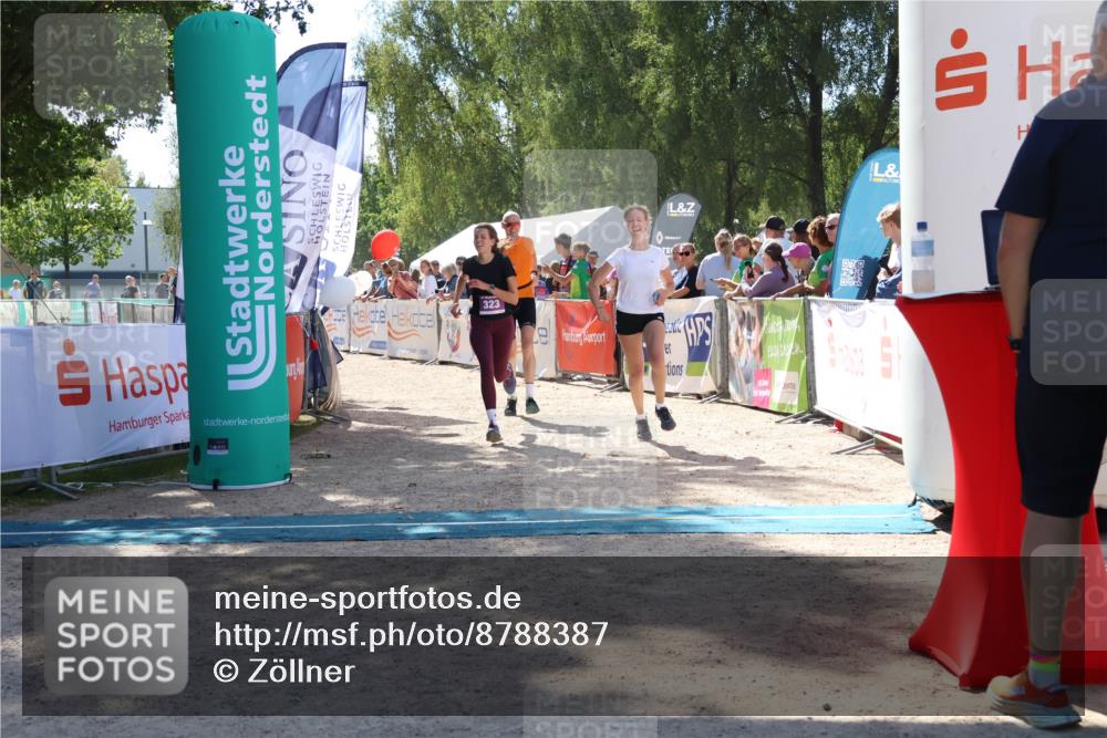 07.09.2025 - 19. Norderstedt Triathlon Zöllner http://msf.ph/oto/8788387 07.09.2025 13:43:25 Ziel 323 meine-sportfotos.de