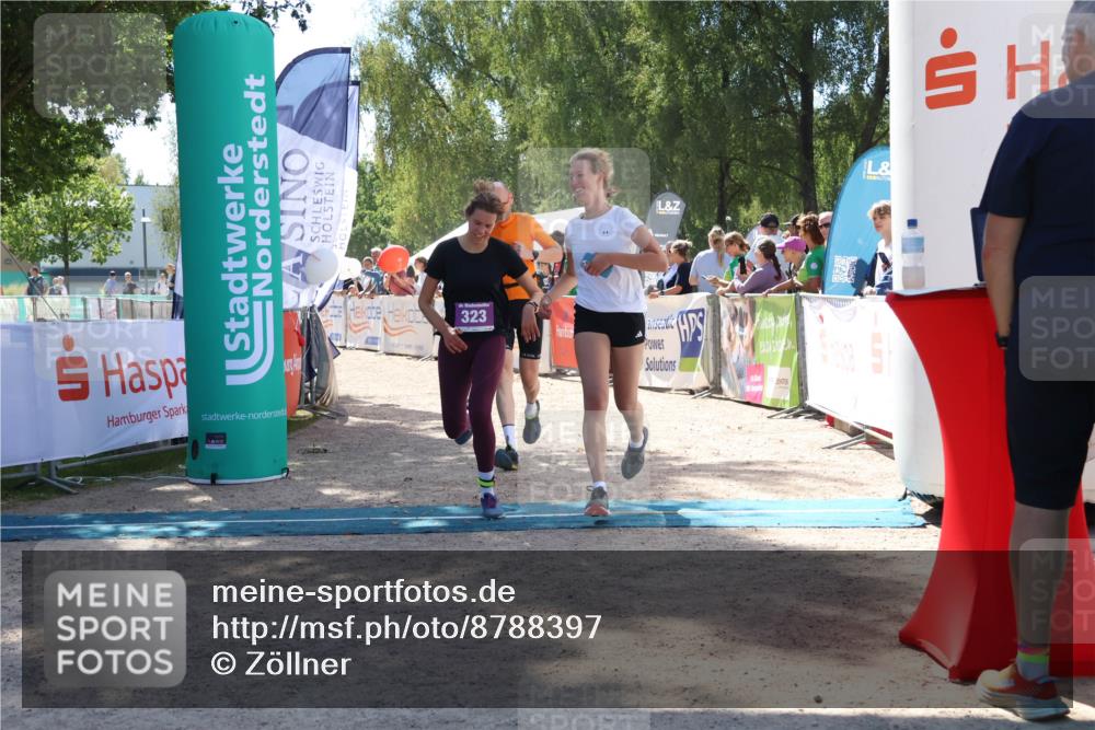 07.09.2025 - 19. Norderstedt Triathlon Zöllner http://msf.ph/oto/8788397 07.09.2025 13:43:26 Ziel 142, 323 meine-sportfotos.de