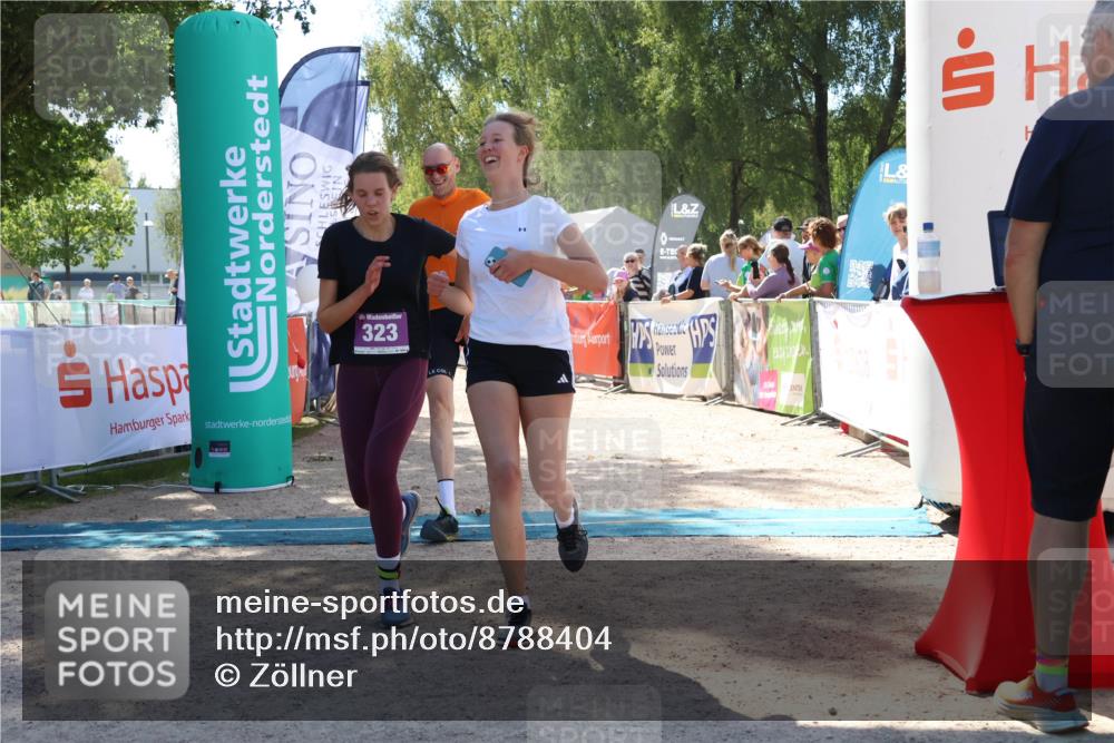 07.09.2025 - 19. Norderstedt Triathlon Zöllner http://msf.ph/oto/8788404 07.09.2025 13:43:27 Ziel 142, 323 meine-sportfotos.de