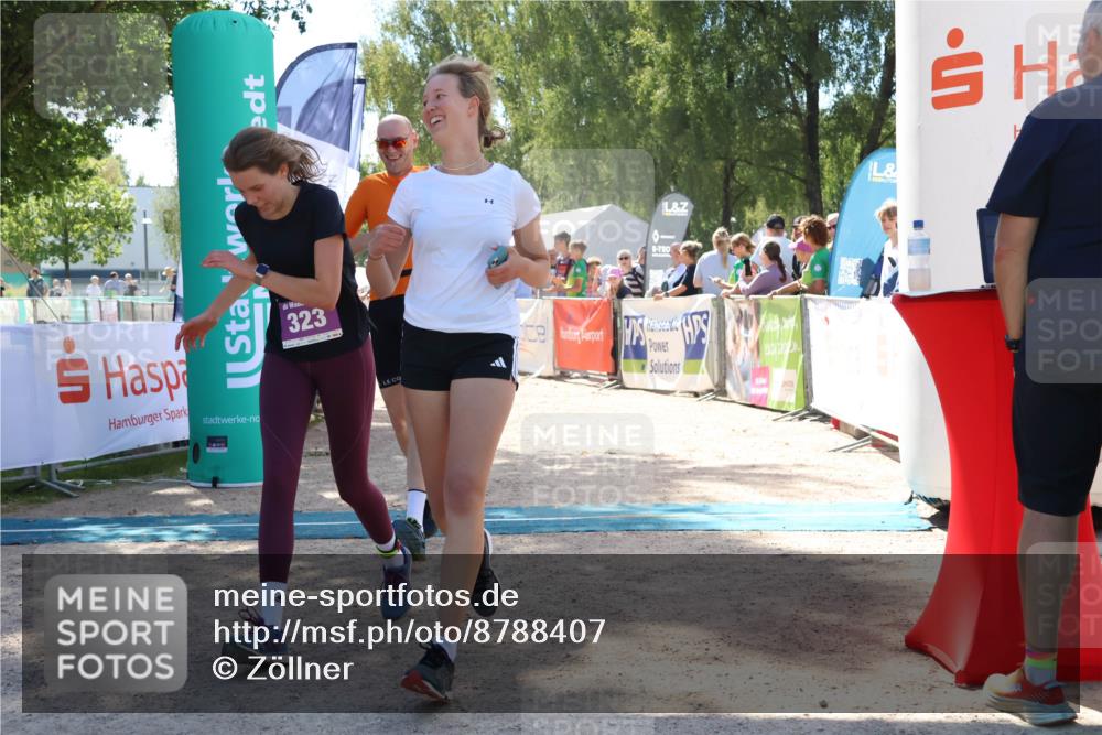 07.09.2025 - 19. Norderstedt Triathlon Zöllner http://msf.ph/oto/8788407 07.09.2025 13:43:28 Ziel 142, 323 meine-sportfotos.de