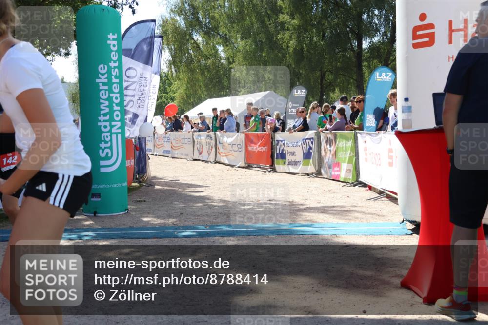 07.09.2025 - 19. Norderstedt Triathlon Zöllner http://msf.ph/oto/8788414 07.09.2025 13:43:32 Ziel 142, 323 meine-sportfotos.de