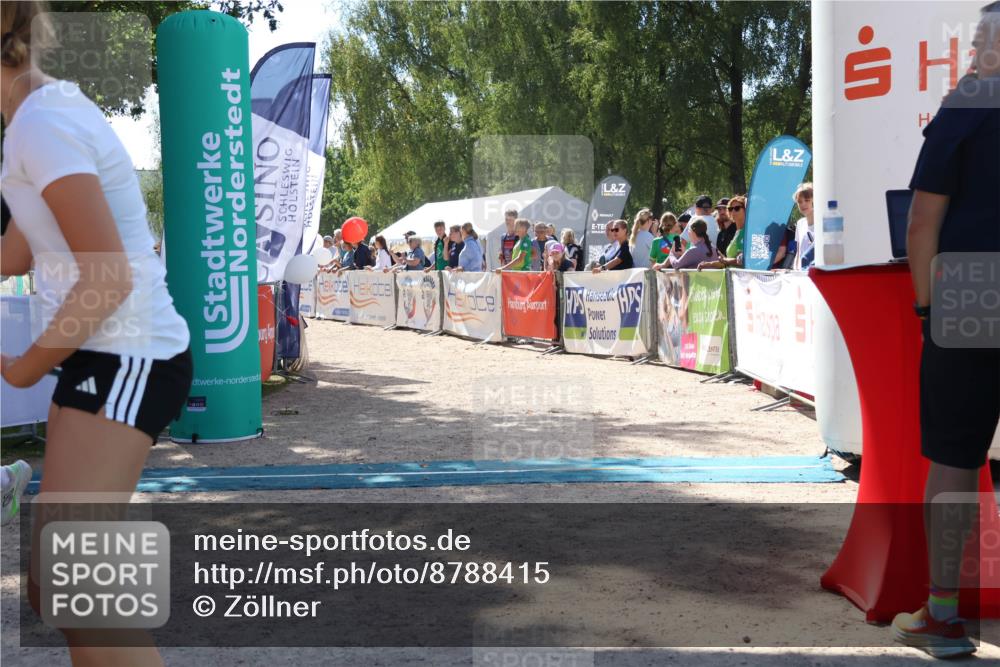 07.09.2025 - 19. Norderstedt Triathlon Zöllner http://msf.ph/oto/8788415 07.09.2025 13:43:32 Ziel 142, 323 meine-sportfotos.de