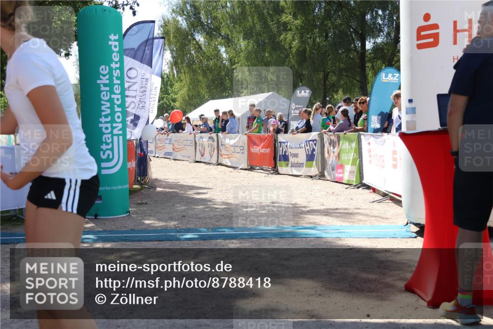 07.09.2025 - 19. Norderstedt Triathlon Zöllner http://msf.ph/oto/8788418 07.09.2025 13:43:32 Ziel 142, 323 meine-sportfotos.de