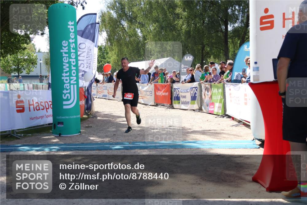 07.09.2025 - 19. Norderstedt Triathlon Zöllner http://msf.ph/oto/8788440 07.09.2025 13:43:49 Ziel 706 meine-sportfotos.de