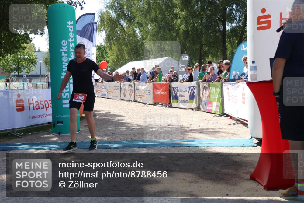 07.09.2025 - 19. Norderstedt Triathlon Zöllner http://msf.ph/oto/8788456 07.09.2025 13:43:50 Ziel 706 meine-sportfotos.de