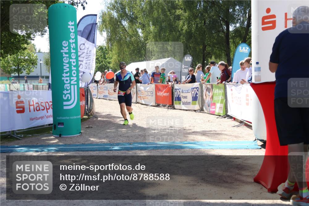 07.09.2025 - 19. Norderstedt Triathlon Zöllner http://msf.ph/oto/8788588 07.09.2025 13:44:53 Ziel 166 meine-sportfotos.de