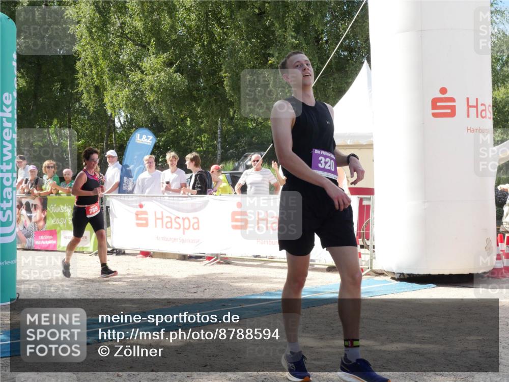 07.09.2025 - 19. Norderstedt Triathlon Zöllner http://msf.ph/oto/8788594 07.09.2025 13:49:28 Ziel 320, 789 meine-sportfotos.de