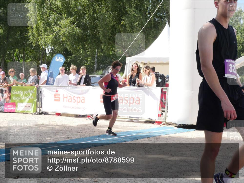 07.09.2025 - 19. Norderstedt Triathlon Zöllner http://msf.ph/oto/8788599 07.09.2025 13:49:29 Ziel 320, 789 meine-sportfotos.de
