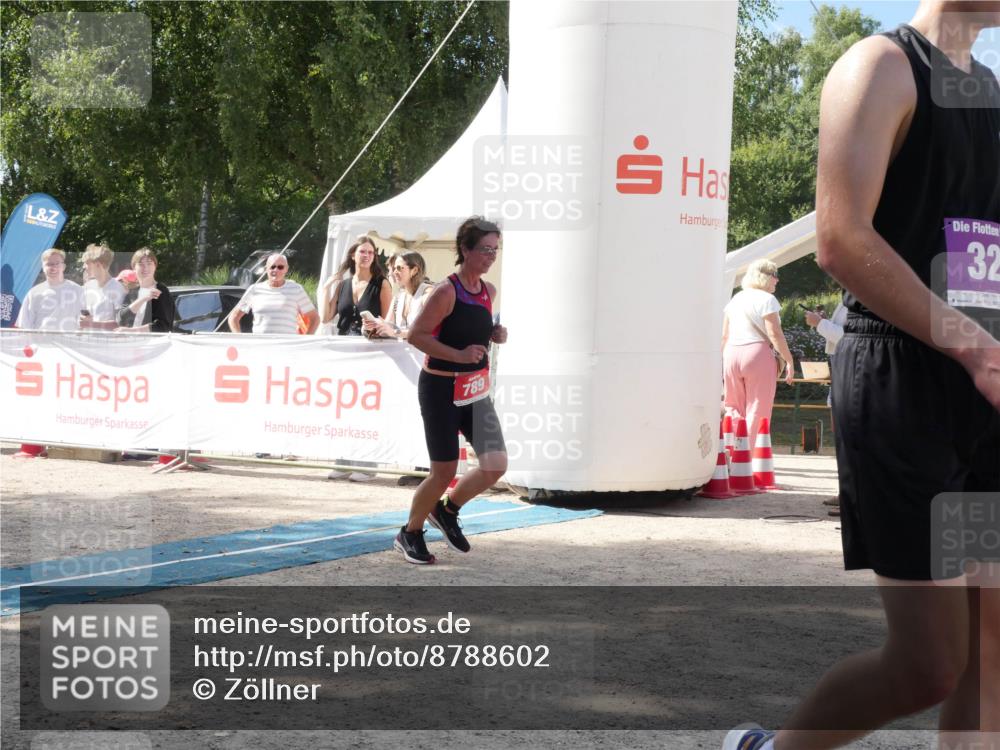 07.09.2025 - 19. Norderstedt Triathlon Zöllner http://msf.ph/oto/8788602 07.09.2025 13:49:29 Ziel 320, 789 meine-sportfotos.de