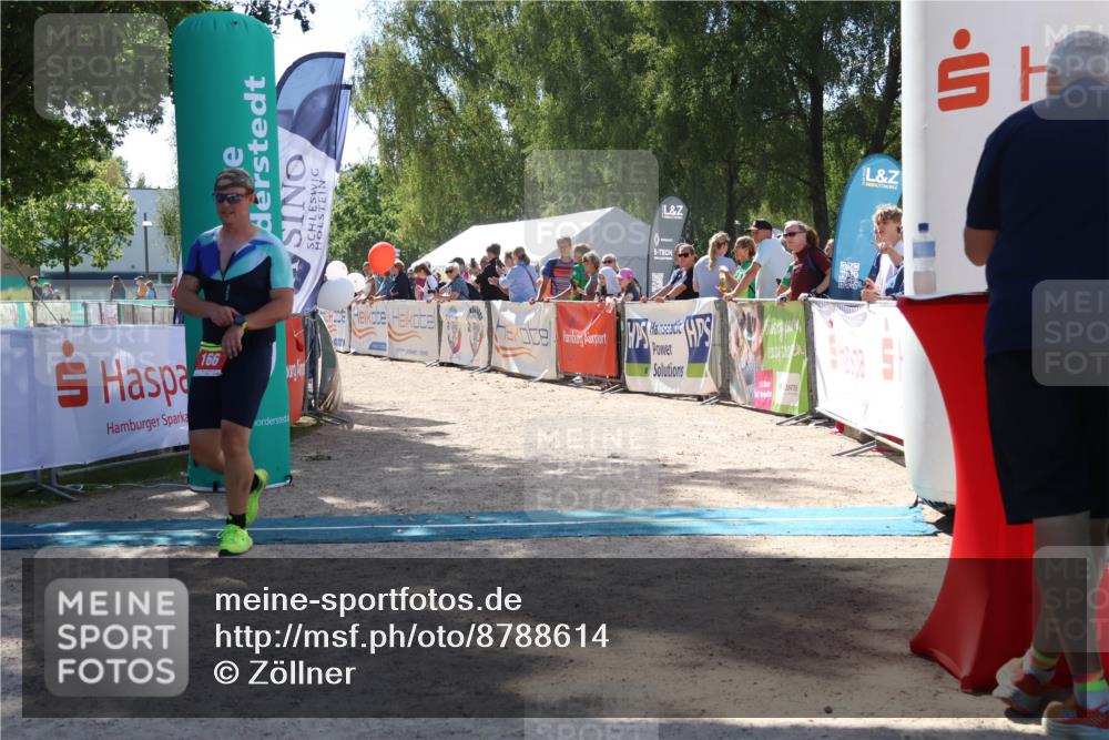 07.09.2025 - 19. Norderstedt Triathlon Zöllner http://msf.ph/oto/8788614 07.09.2025 13:44:55 Ziel 166 meine-sportfotos.de