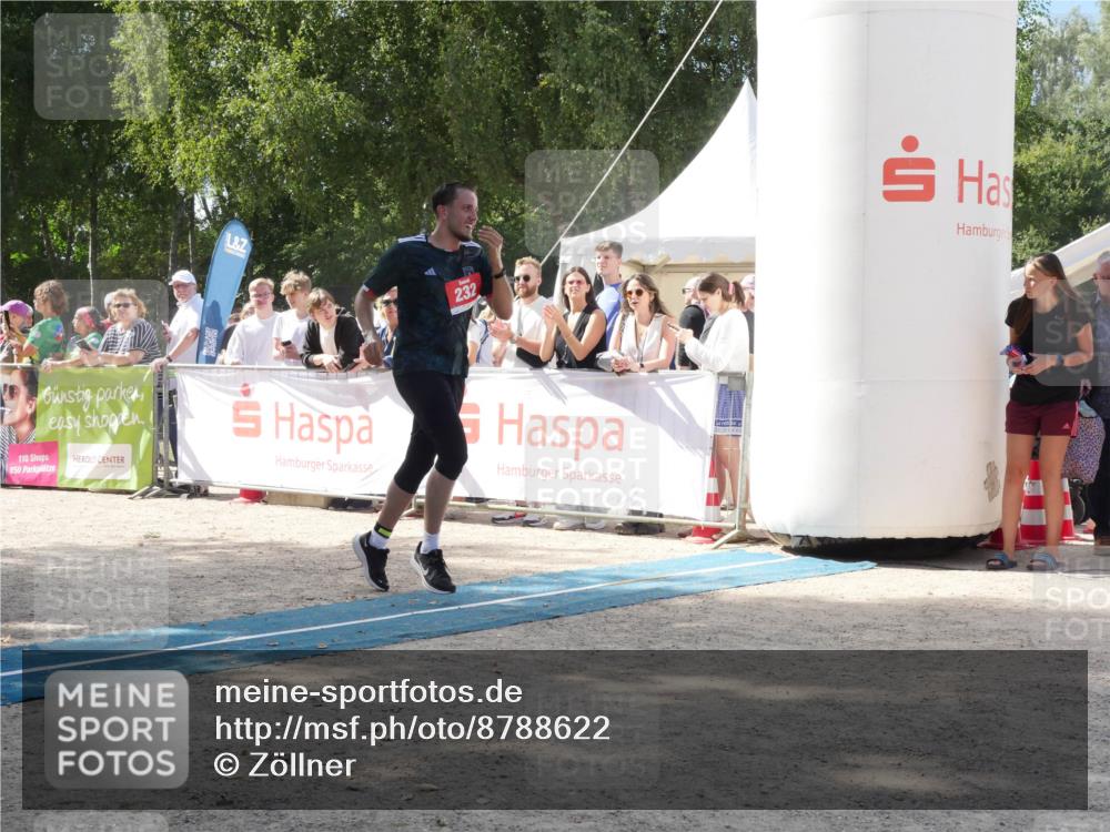 07.09.2025 - 19. Norderstedt Triathlon Zöllner http://msf.ph/oto/8788622 07.09.2025 13:50:31 Ziel 232 meine-sportfotos.de