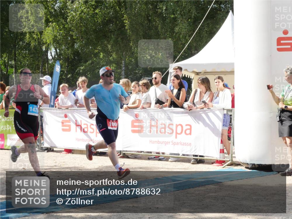07.09.2025 - 19. Norderstedt Triathlon Zöllner http://msf.ph/oto/8788632 07.09.2025 13:50:51 Ziel 160, 747, 1477 meine-sportfotos.de