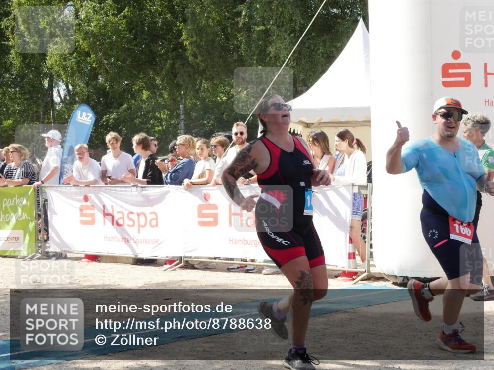 07.09.2025 - 19. Norderstedt Triathlon Zöllner http://msf.ph/oto/8788638 07.09.2025 13:50:52 Ziel 160, 747, 1477 meine-sportfotos.de
