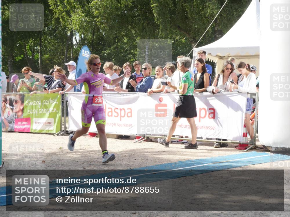 07.09.2025 - 19. Norderstedt Triathlon Zöllner http://msf.ph/oto/8788655 07.09.2025 13:51:01 Ziel 235, 747 meine-sportfotos.de