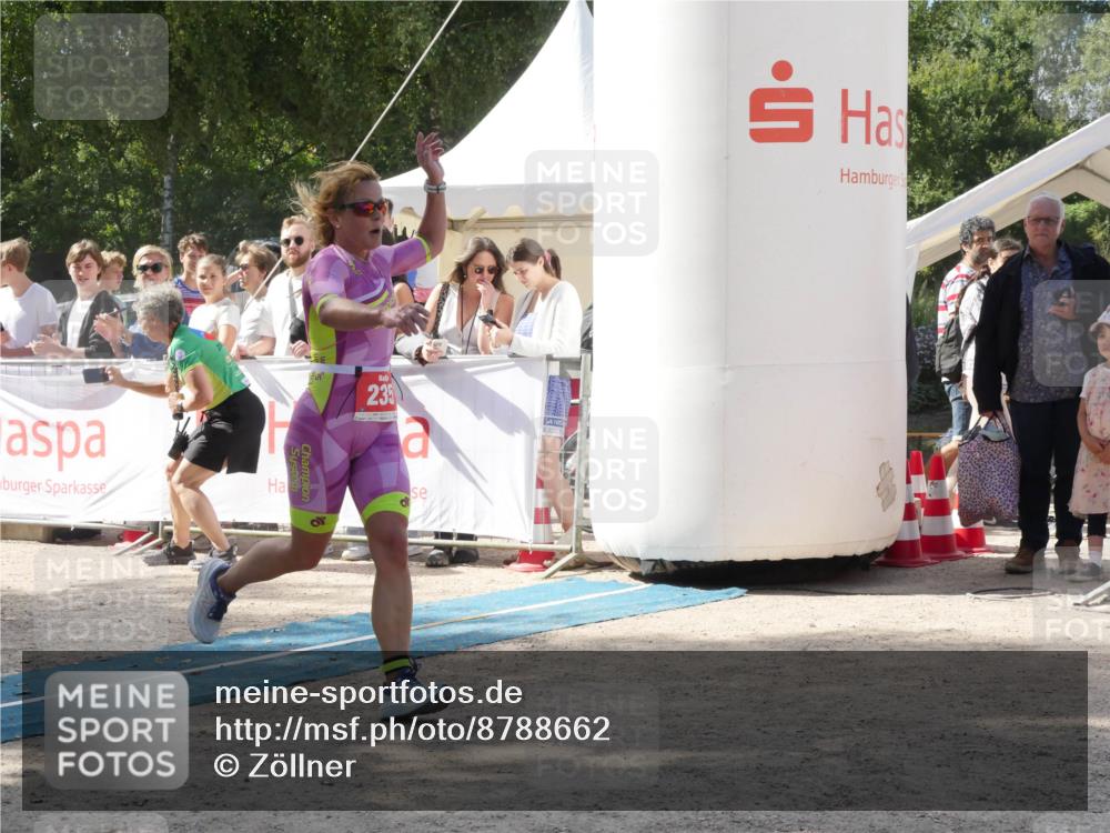 07.09.2025 - 19. Norderstedt Triathlon Zöllner http://msf.ph/oto/8788662 07.09.2025 13:51:02 Ziel 235, 747 meine-sportfotos.de