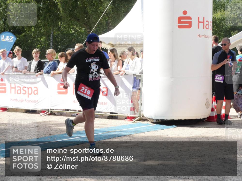 07.09.2025 - 19. Norderstedt Triathlon Zöllner http://msf.ph/oto/8788686 07.09.2025 13:51:21 Ziel 219, 1356 meine-sportfotos.de