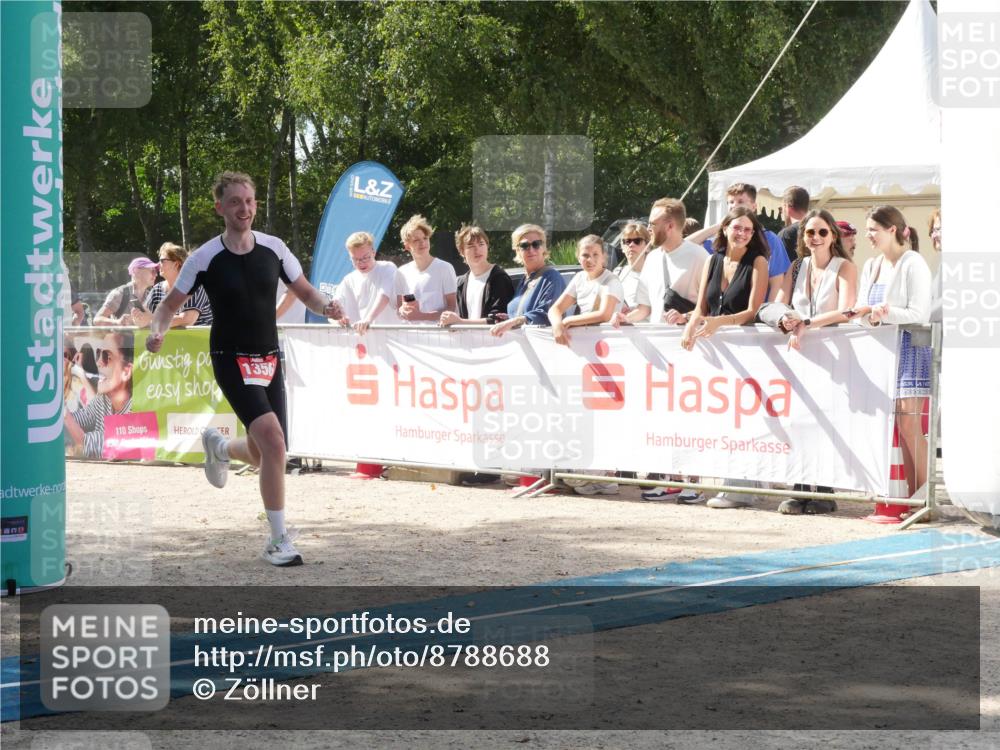 07.09.2025 - 19. Norderstedt Triathlon Zöllner http://msf.ph/oto/8788688 07.09.2025 13:51:24 Ziel 219, 1356 meine-sportfotos.de
