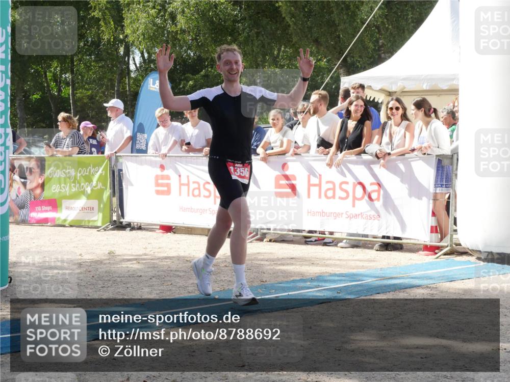 07.09.2025 - 19. Norderstedt Triathlon Zöllner http://msf.ph/oto/8788692 07.09.2025 13:51:25 Ziel 219, 1356 meine-sportfotos.de