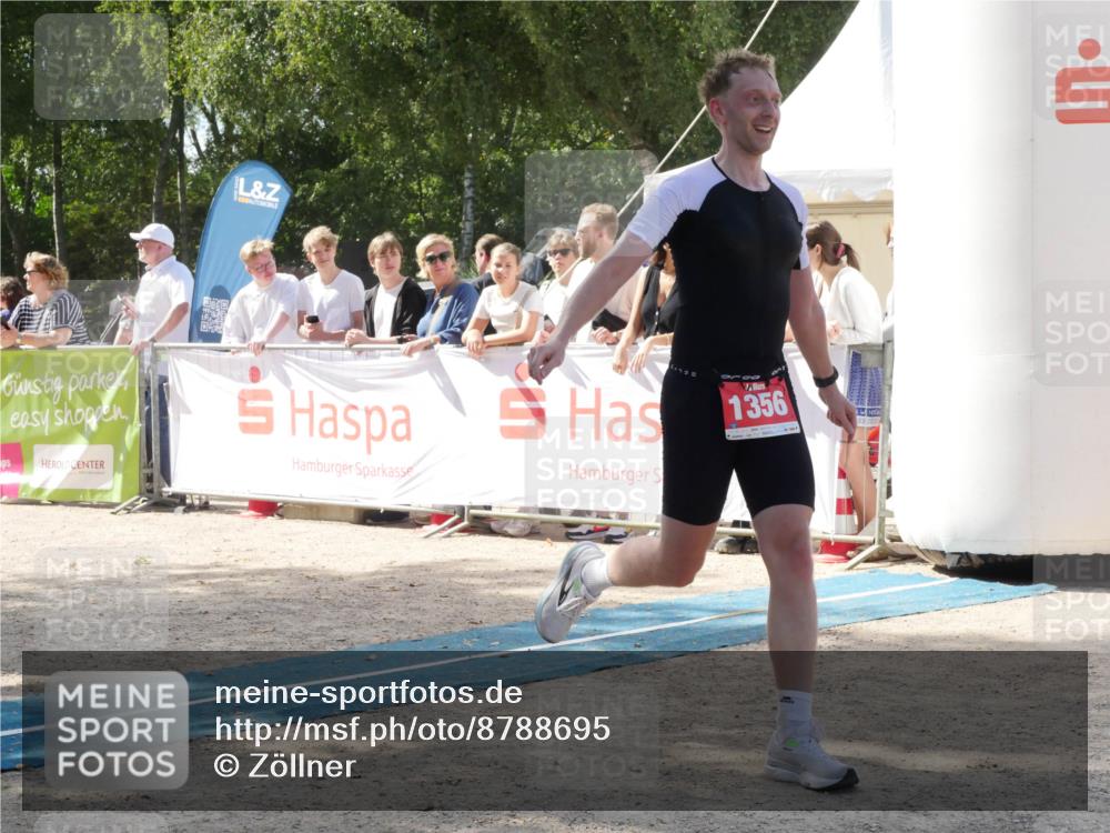 07.09.2025 - 19. Norderstedt Triathlon Zöllner http://msf.ph/oto/8788695 07.09.2025 13:51:25 Ziel 219, 1356 meine-sportfotos.de