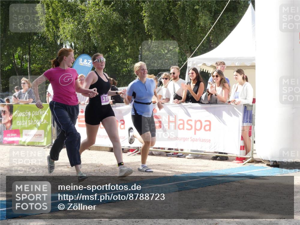 07.09.2025 - 19. Norderstedt Triathlon Zöllner http://msf.ph/oto/8788723 07.09.2025 13:51:39 Ziel 197, 317 meine-sportfotos.de