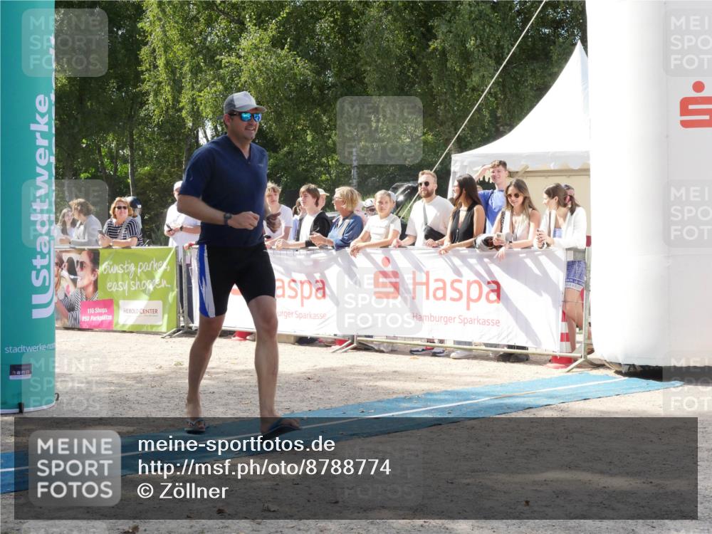 07.09.2025 - 19. Norderstedt Triathlon Zöllner http://msf.ph/oto/8788774 07.09.2025 13:52:56 Ziel 360 meine-sportfotos.de
