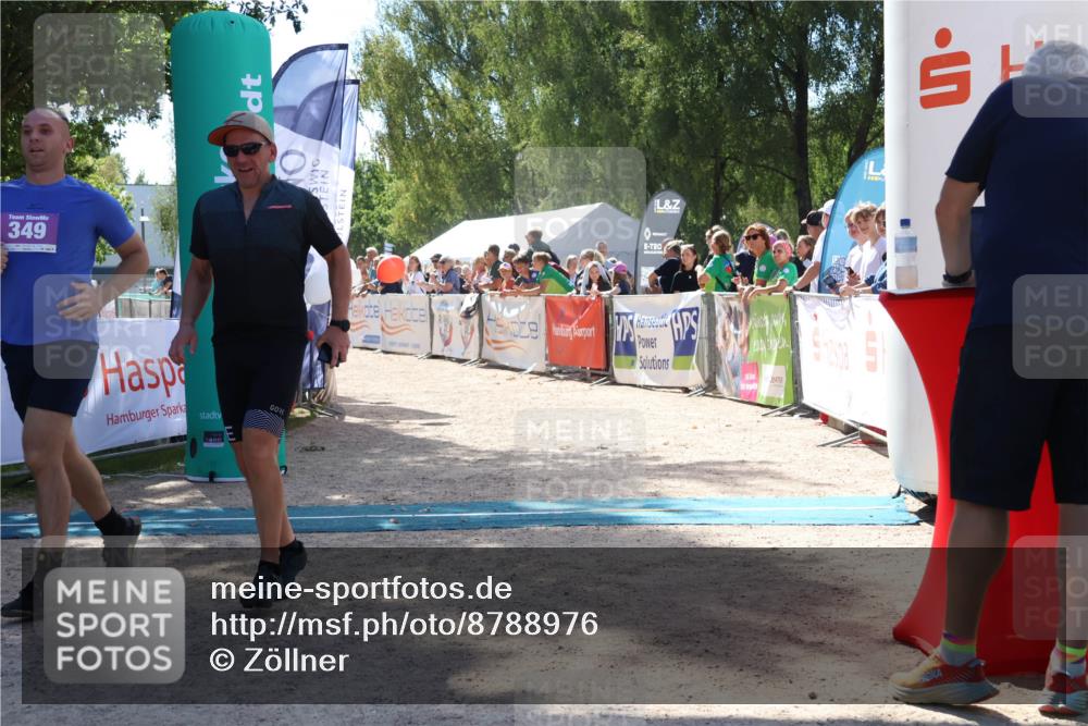 07.09.2025 - 19. Norderstedt Triathlon Zöllner http://msf.ph/oto/8788976 07.09.2025 13:47:55 Ziel 240, 349 meine-sportfotos.de