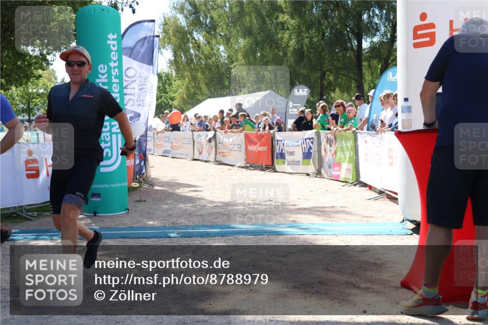 07.09.2025 - 19. Norderstedt Triathlon Zöllner http://msf.ph/oto/8788979 07.09.2025 13:47:55 Ziel 240, 349 meine-sportfotos.de