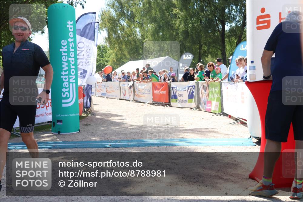 07.09.2025 - 19. Norderstedt Triathlon Zöllner http://msf.ph/oto/8788981 07.09.2025 13:47:55 Ziel 240, 349 meine-sportfotos.de