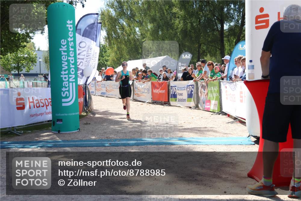07.09.2025 - 19. Norderstedt Triathlon Zöllner http://msf.ph/oto/8788985 07.09.2025 13:47:59 Ziel 240, 349 meine-sportfotos.de