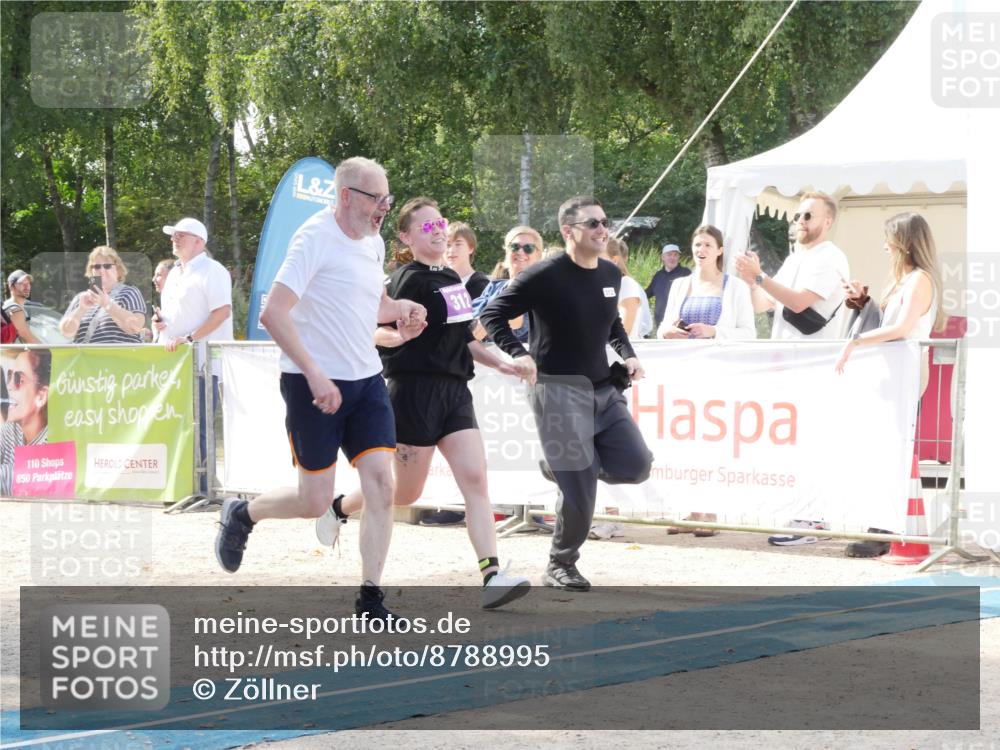 07.09.2025 - 19. Norderstedt Triathlon Zöllner http://msf.ph/oto/8788995 07.09.2025 13:58:27 Ziel 298, 312 meine-sportfotos.de